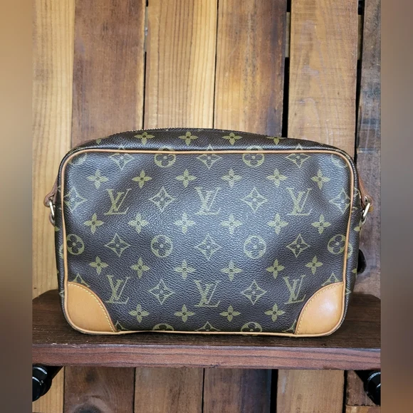 Louis Vuitton Trocadero 27 Monogram Crossbody Bag - Picture 4 of 16
